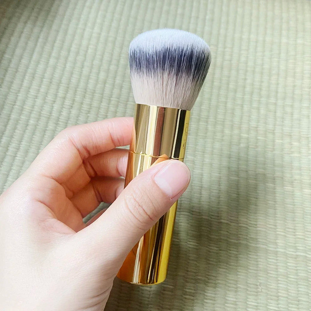 The Buffer Brush™ – Fluffy Dome Foundation Brush