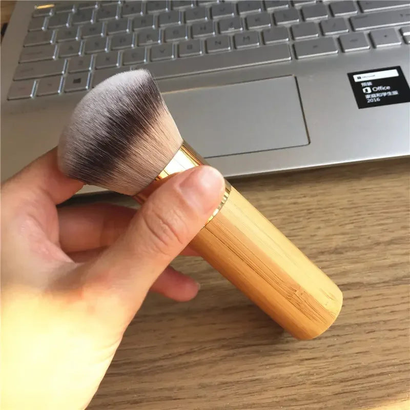 The Buffer Brush™ – Fluffy Dome Foundation Brush