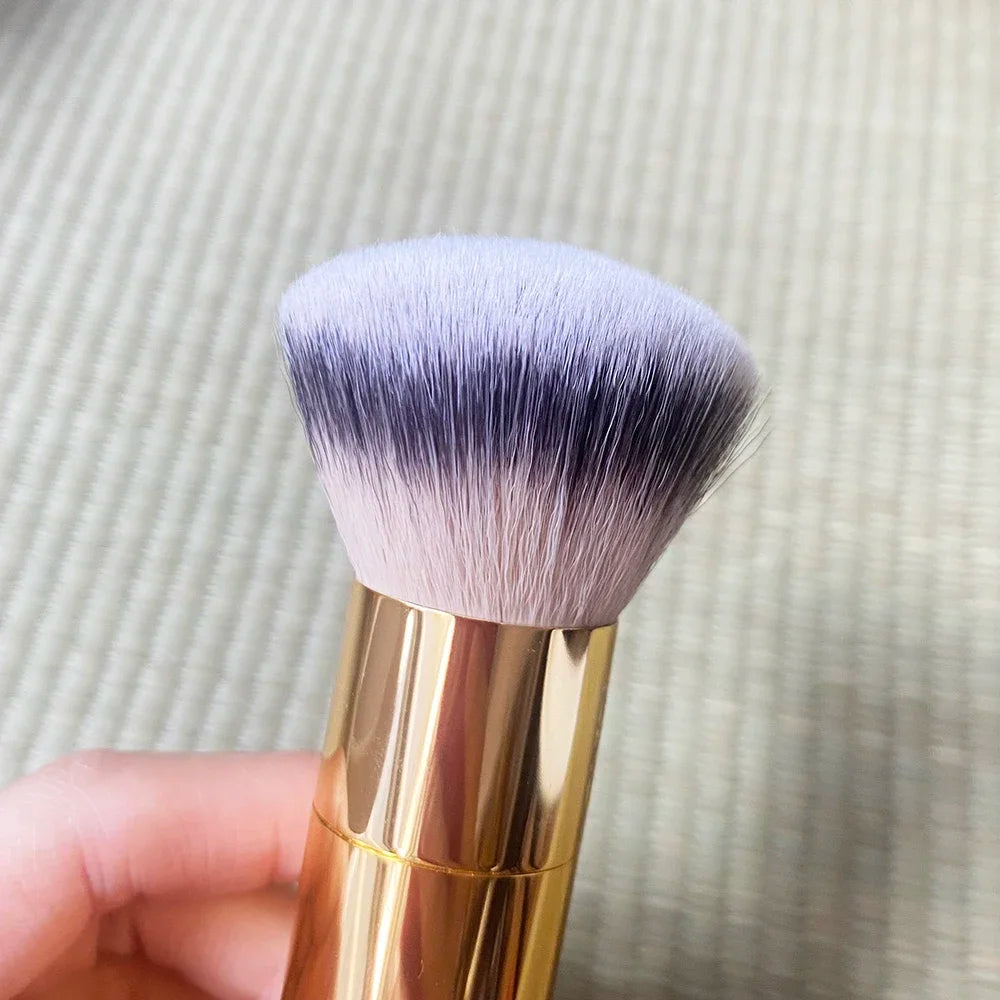 The Buffer Brush™ – Fluffy Dome Foundation Brush