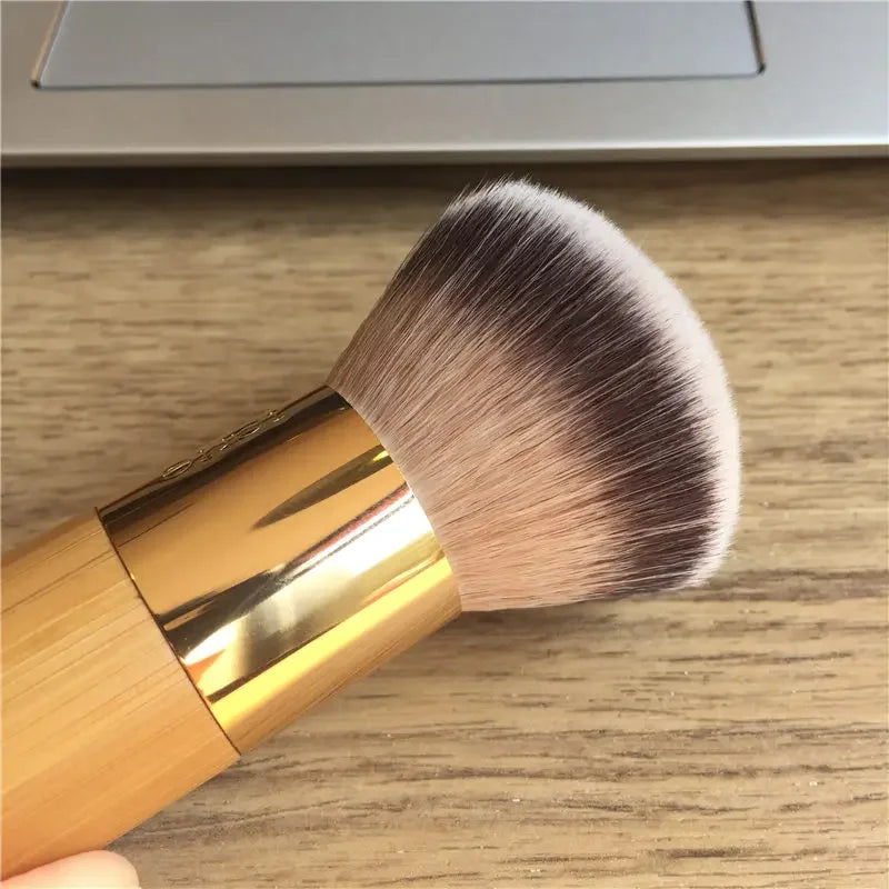 The Buffer Brush™ – Fluffy Dome Foundation Brush