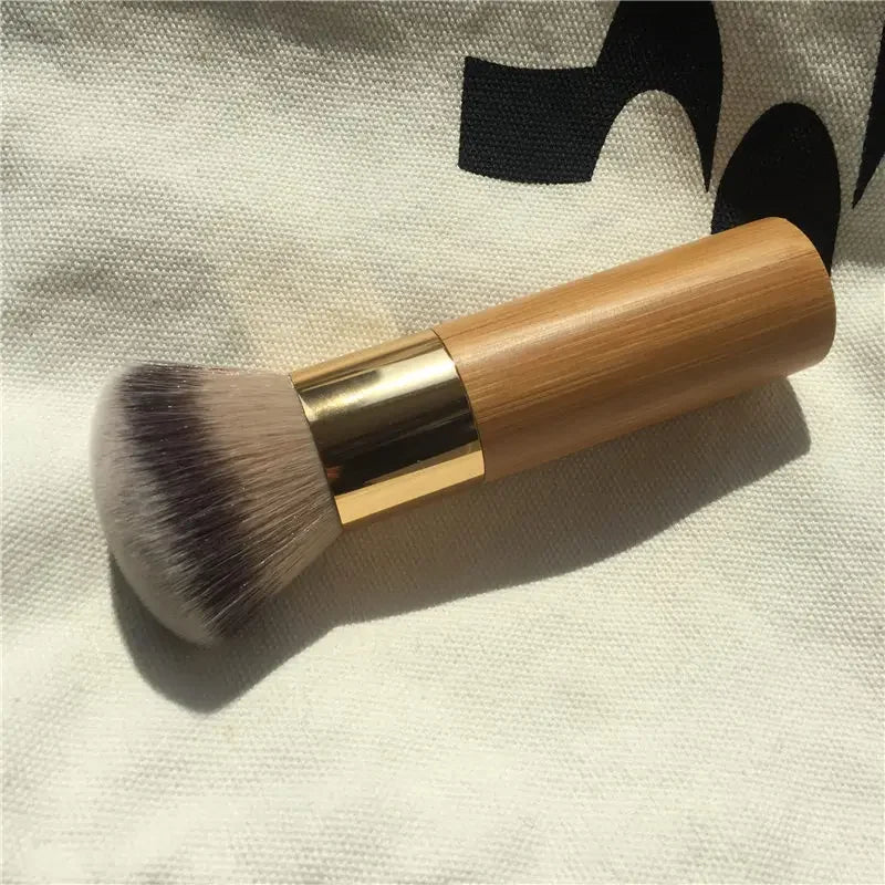 The Buffer Brush™ – Fluffy Dome Foundation Brush